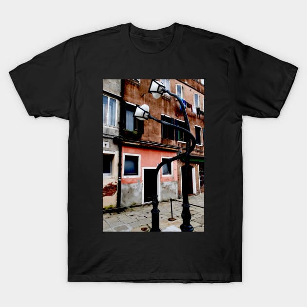 Kissing Lamp-post T-Shirt by SHappe